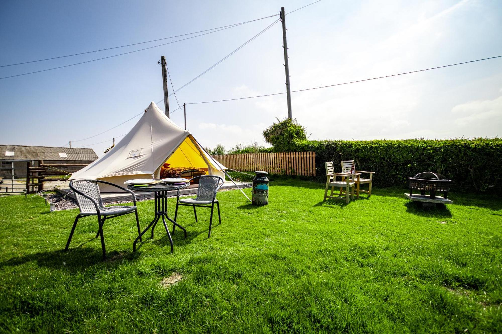 Luxury tent Yr Wyddfa Bell Tent - Pen Cefn Farm, Abergele, Conwy *